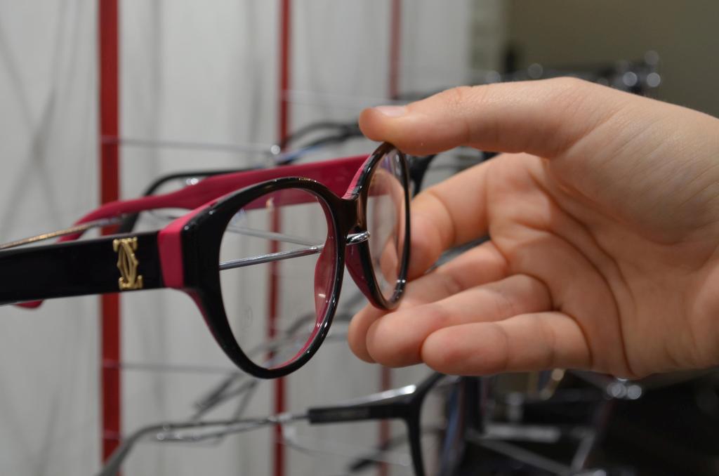 Modische Fassung in rosa